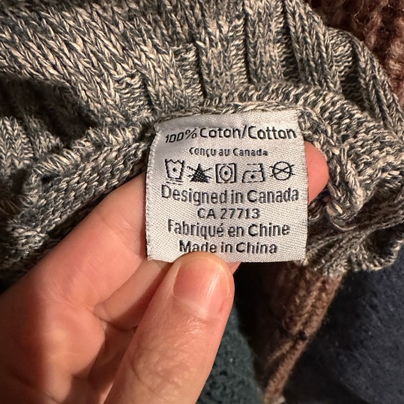 Memorial University of Newfoundland (MUN) Sweater - Picture 6 of 6